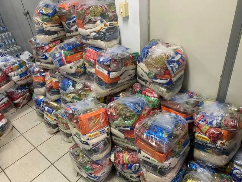 Prefeitura faz entrega de cestas básicas para famílias aprovadas no cadastro socioeconômico 