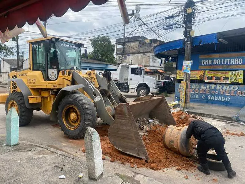 PMERJ retirou barricadas nas ruas Cristiano Figueiras, José Rosendo de Souza, Elza Amaral e adjacências