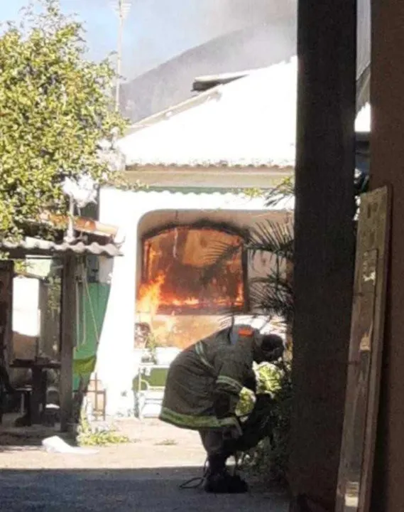 Os Bombeiros foram ao local por volta das 9h36 da manhã