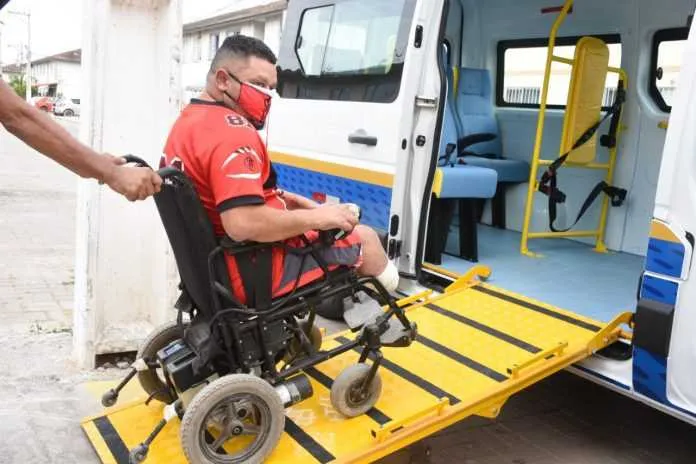 Imagem ilustrativa da imagem Coronavírus: Maricá recebe nova van para transporte de pacientes
