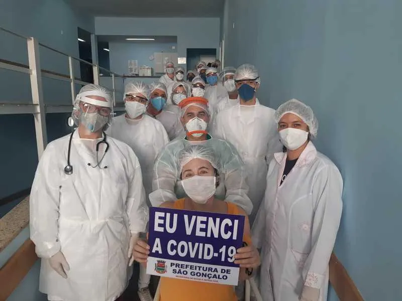 Pacientes foram aplaudidos na saída