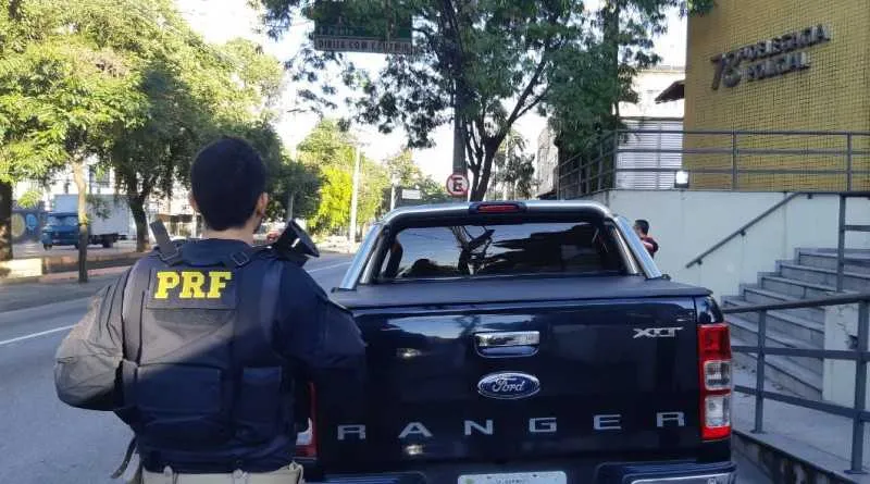 O motorista alegou que o carro havia sido comprado pelo seu pai, em um leilão de automóveis pela internet