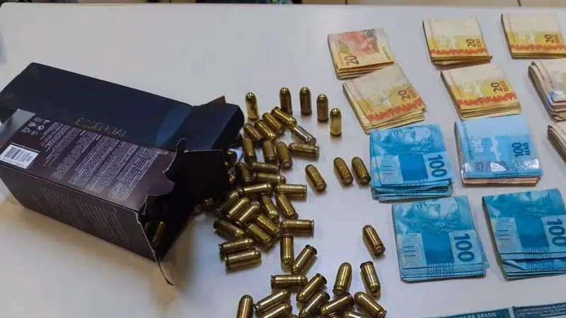 A ação faz parte da Operação Tamoio que reforça o policiamento nas rodovias federais para o combate à criminalidade.