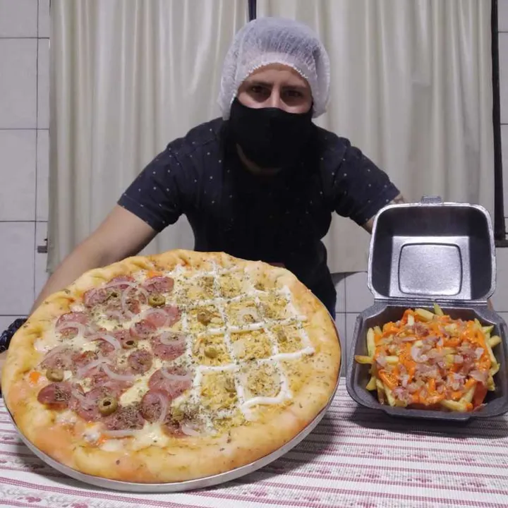 Charles transformou o gosto por pizzas em um negócio bem sucedido e conquistou clientes de outras cidades