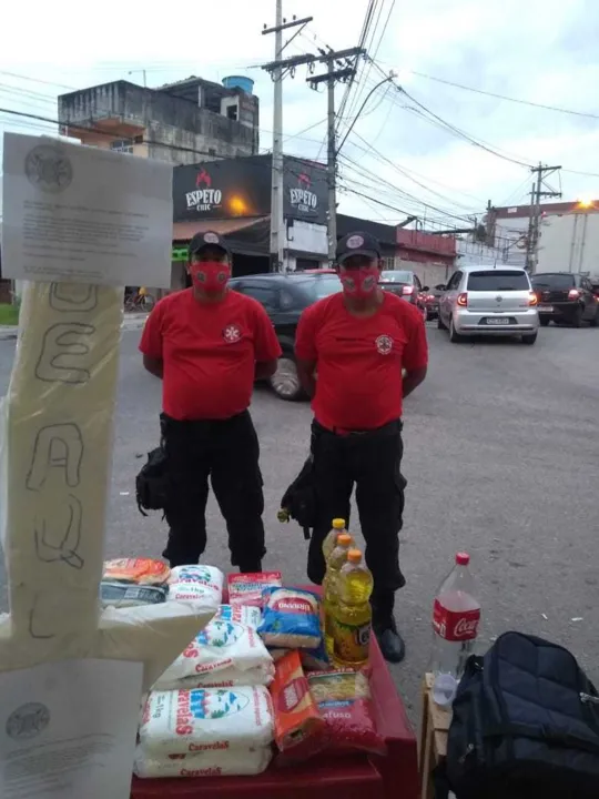 O grupo que realiza a entrega das cestas básicas é treinado para seguir as recomendações da OMS em meio à pandemia