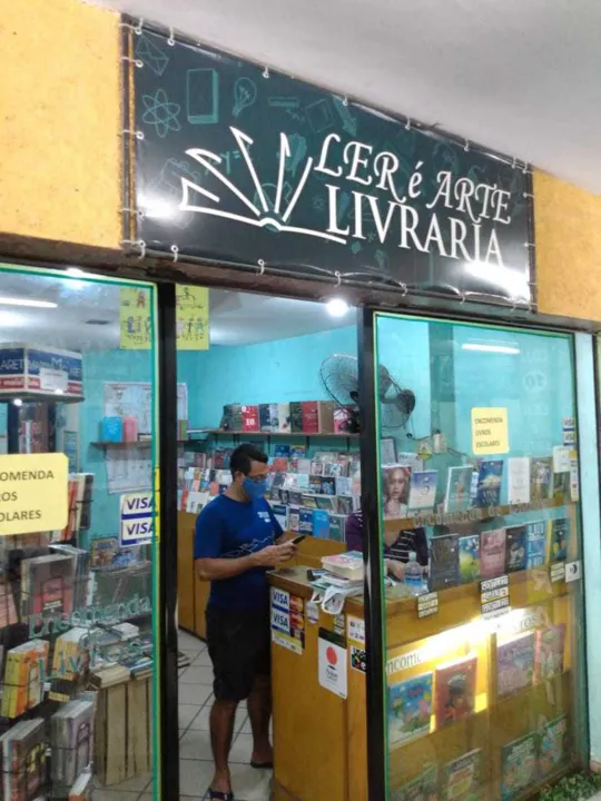 Imagem ilustrativa da imagem Escritores fazem campanha para ajudar tradicional livraria de São Gonçalo