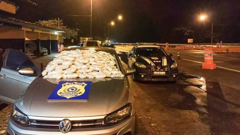 O entorpecente estava vindo da comunidade da Vila do João, no Complexo da Maré, e seria comercializado em Barra de São João, na Região Litorânea 