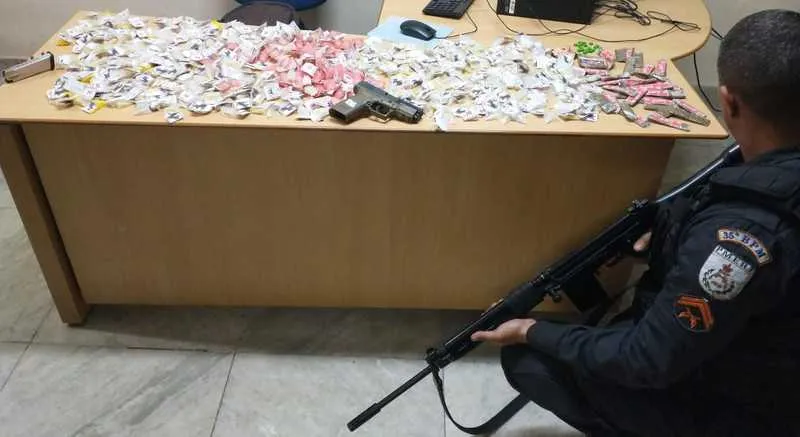 Imagem ilustrativa da imagem Homem é morto durante ataque a viatura da PM em Itaboraí