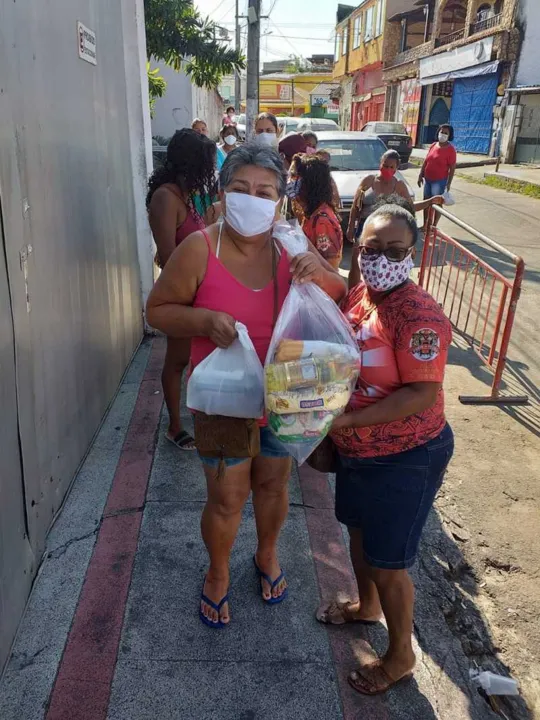 Cestas foram doadas para membros da comunidade local
