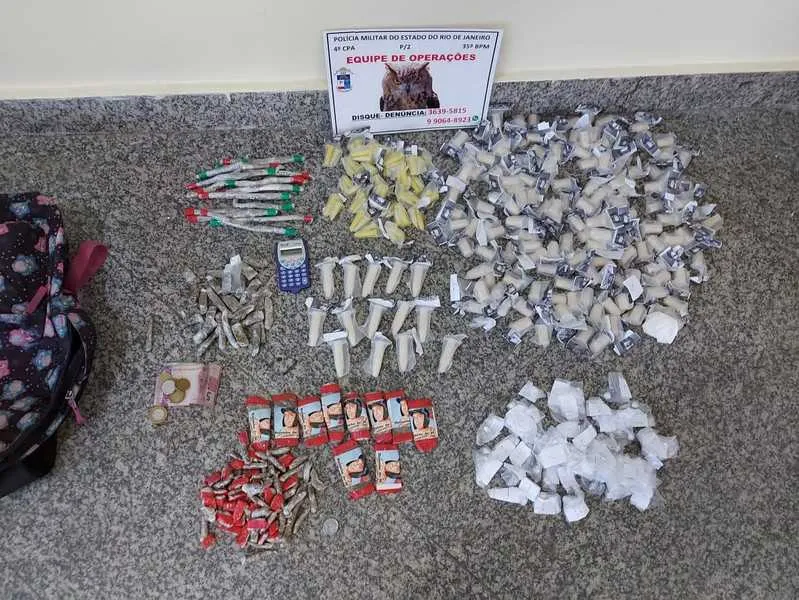 Imagem ilustrativa da imagem Homem é preso com drogas durante ação da PM em Itambi