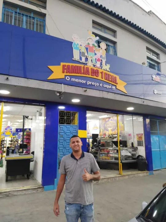 João Marcos, que nasceu no bairro Almerinda com poucas condições financeiras, hoje é dono de uma filial de lojas 