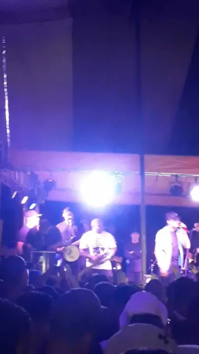 Grupo de pagode 'Tá na mente' fez show no 'Pistão da Síria', no Complexo do Salgueiro, em São Gonçalo