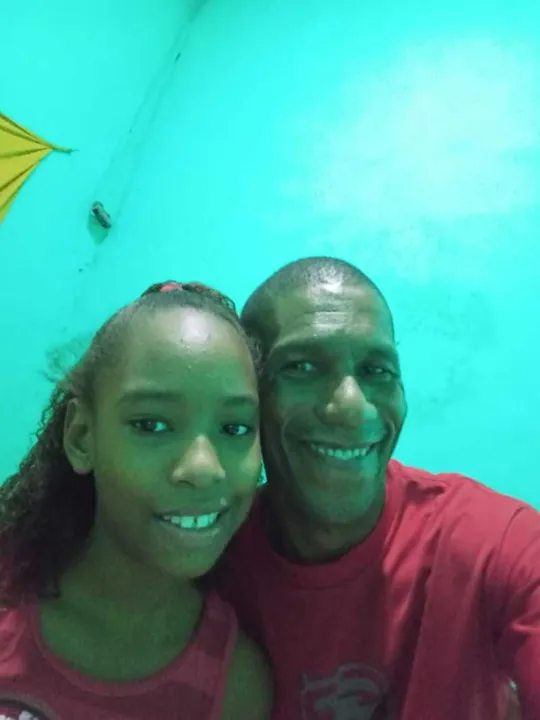 Marcio é pai de Brenda e cria a menina junto com a mãe 