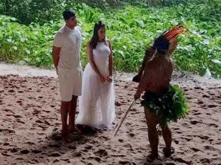 Anitta e Thiago Magalhães se casaram em um cerimônia íntima no meio da Amazônia em 2017