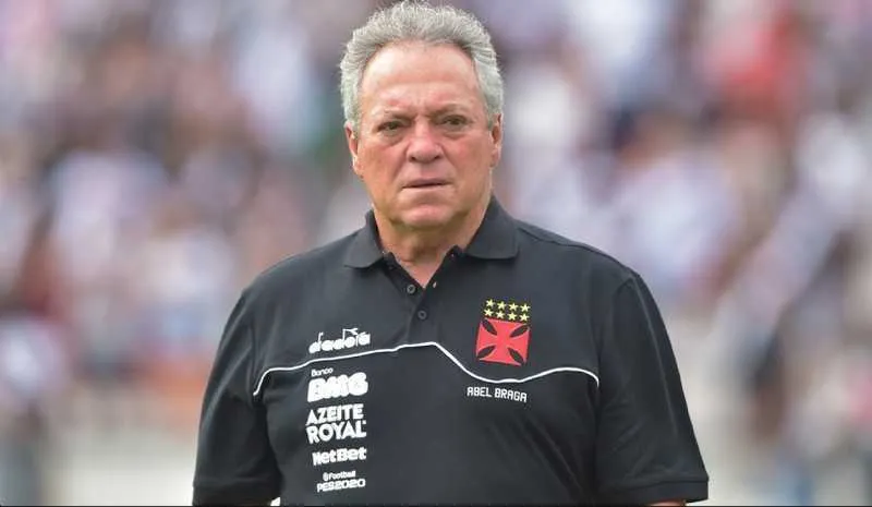 Atualmente, Abel Braga comanda o elenco do Vasco