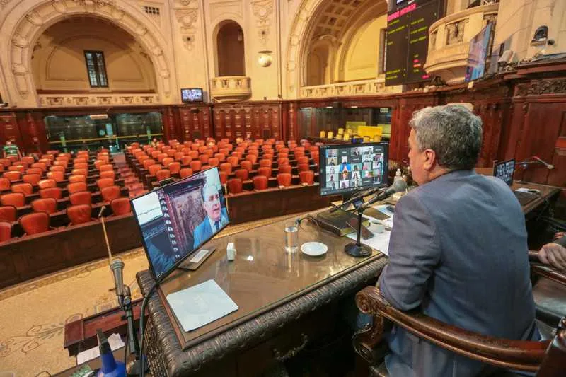 Imagem ilustrativa da imagem Alerj autoriza mudanças em contrato de antecipação de royalties do petróleo