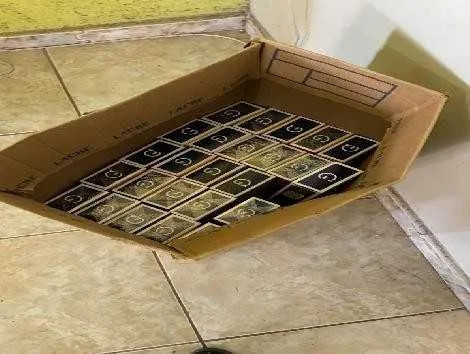 Durante a ação, foram apreendidos uma carga de cigarros avaliada em aproximadamente R$ 40 mil e R$ 50 mil em espécie