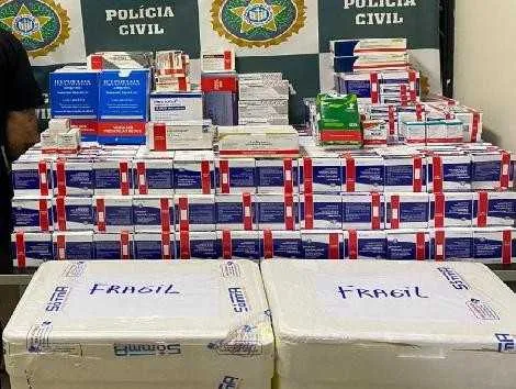 Foram apreendidas cerca de 800 caixas de remédios 