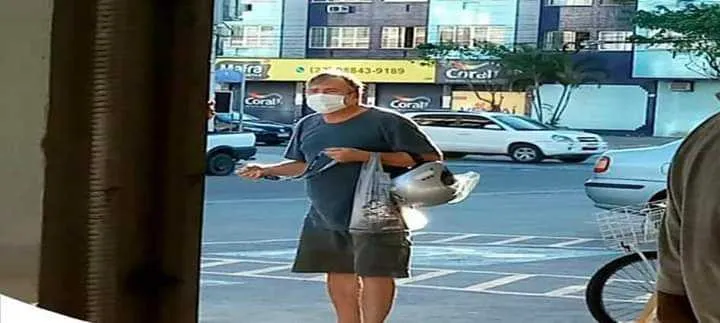 Prefeito de Cabo Frio é flagrado fazendo compras em supermercado e andando de moto, após testar positivo para a Covid-19