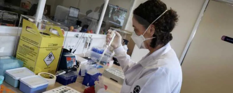 Imagem ilustrativa da imagem Hospital brasileiro cria primeiro exame genético do mundo para detecção do coronavírus em larga escala