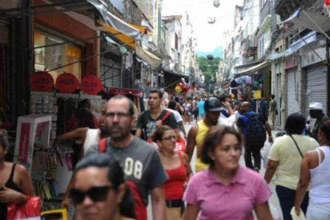 A prefeitura também conta com o Disk Aglomerações, que recebe cerca de 1,2 mil denúncias por dia