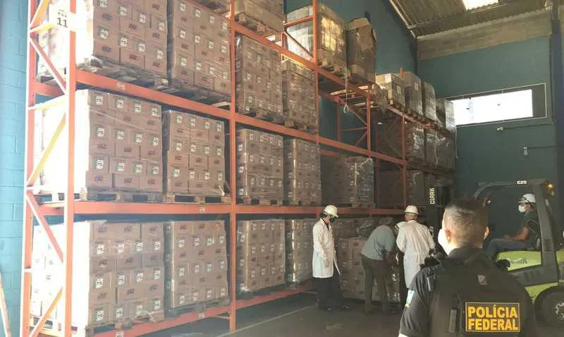 Diante disso foram realizados exames periciais adicionais que confirmaram o baixo percentual em todo o lote adquirido pela PF