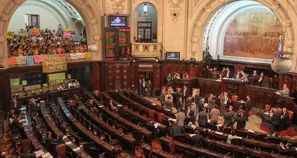 A iniciativa é do deputado Renan Ferreirinha (PSB)