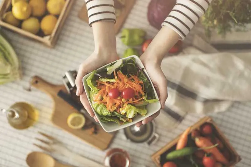 Imagem ilustrativa da imagem Nutricionista ensina como comer de forma saudável e com praticidade durante quarentena