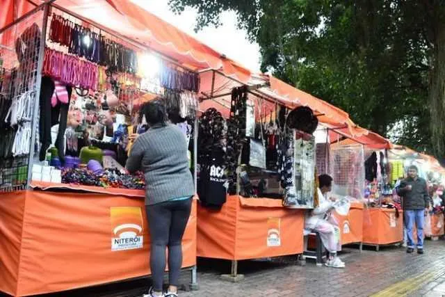 Ação visa beneficiar cerca de 150 camelôs do município