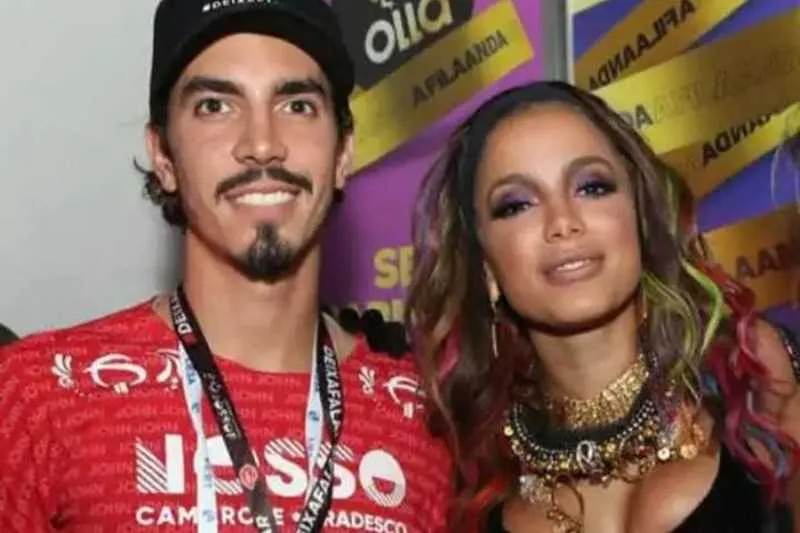 Namorado de Anitta, de 22 anos, disse que cantora não foi a mulher mais bonita que ele já ficou