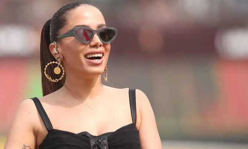 Imagem ilustrativa da imagem Anitta diz que se deu mal por fazer campanha para Mari no 'BBB20'