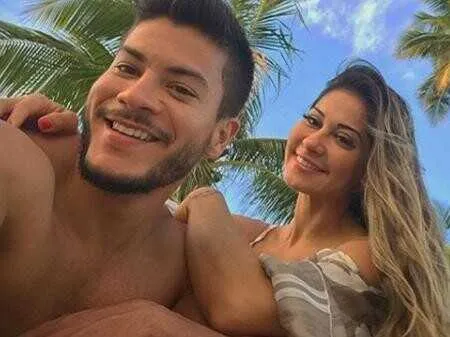 Arthur Aguiar e Mayra Cardi contam que voltaram a se falar pelo bem da filha do casal