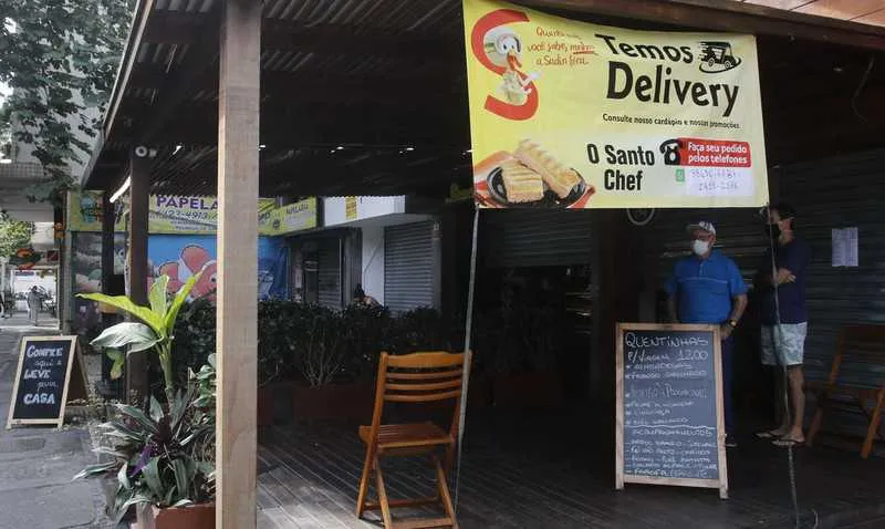 Os bares e restaurantes que voltarem a funcionar só podem ficar abertos até às 23h 