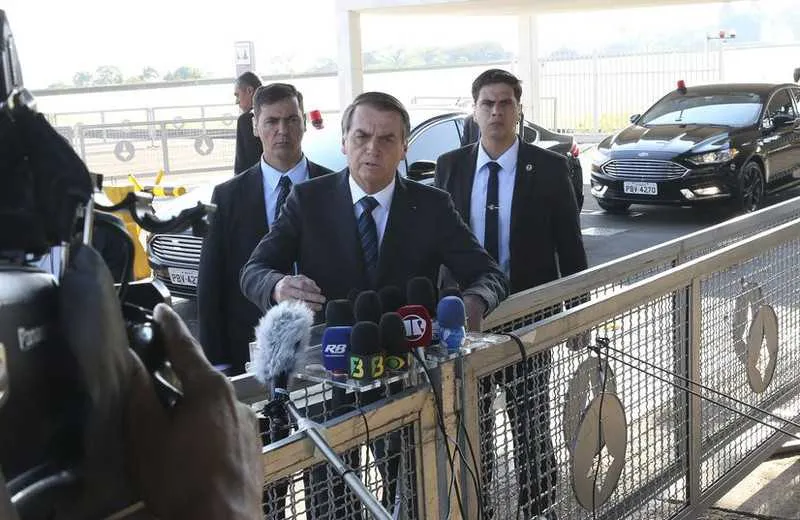  Bolsonaro falou sobre possibilidade de decretar retorno dos trabalhadores às atividades 