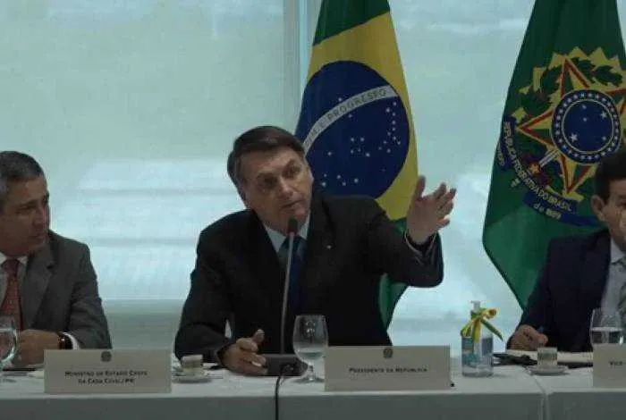 Presidente postou trecho do vídeo nas redes sociais, mas não colocou parte em que falava sobre a PF
