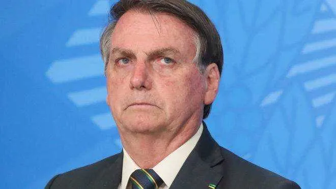 O presidente é contra o isolamento total e defende reabertura de comércio e escolas