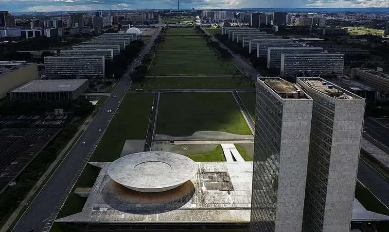 Imagem ilustrativa da imagem Brasília faz 60 anos, encontra novas vocações, mas mantém desigualdade