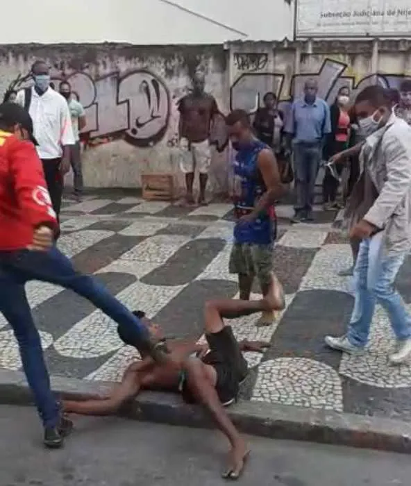 Quatro pessoas se envolveram na confusão