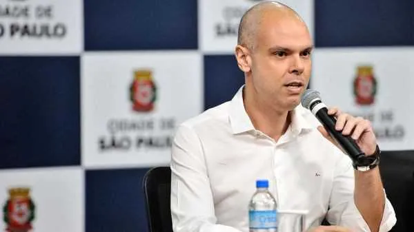 Imagem ilustrativa da imagem Prefeito de São Paulo declara luto após cidade ultrapassar 1 mil mortos por Covid-19