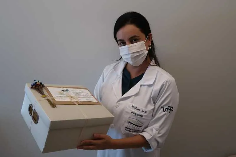 A Caixa de Memórias surgiu com o intuito de transformarmos a experiência dos familiares de pegar os pertences