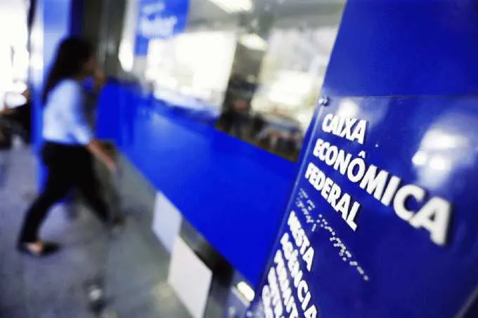 A Caixa iniciará a ajuda financeira pelas pessoas inscritas no Bolsa Família 