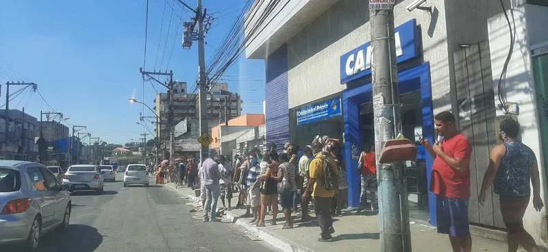 Em Nova Cidade, fila tem quase 100 metros