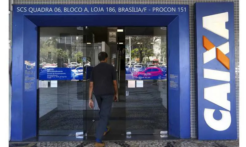 O banco também anunciou, a partir desta segunda-feira, um reforço no número de vigilantes nas agências