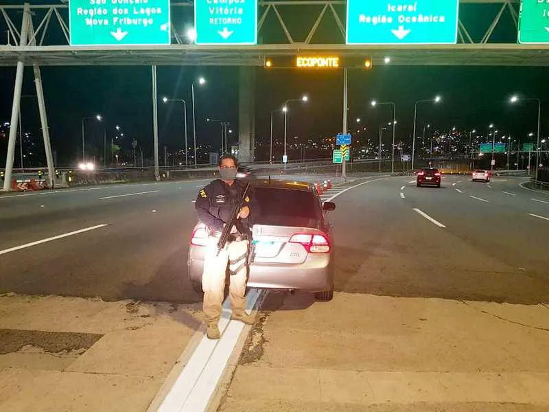 Imagem ilustrativa da imagem Carro roubado é recuperado na Ponte Rio-Niterói