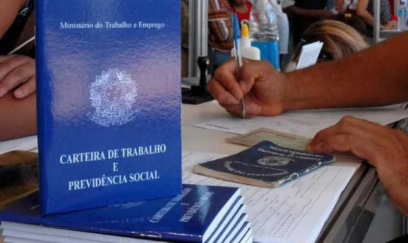 Imagem ilustrativa da imagem Desemprego na pandemia continua subindo e chega a 13,7%