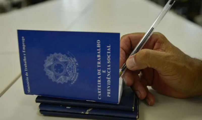 Imagem ilustrativa da imagem Brasil cria 131 mil postos formais de trabalho em julho