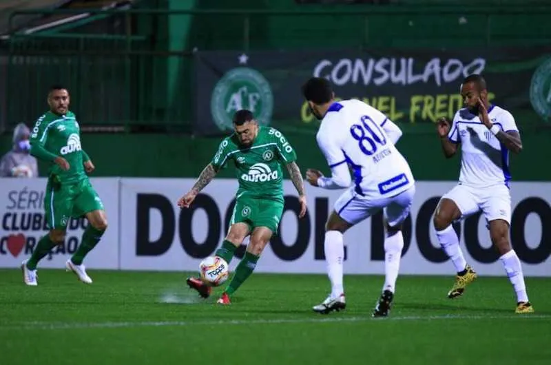 Imagem ilustrativa da imagem Covid-19: Santa Catarina cancela partida entre Avaí e Chapecoense