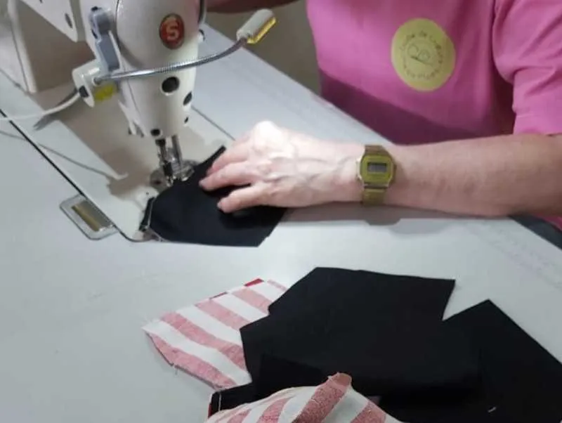 Imagem ilustrativa da imagem Coronavírus: RJ poderá ter convênios com costureiras para produção de máscaras