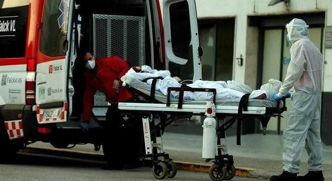 Espanha volta a sofrer com alta no número de mortes registradas pelo coronavírus