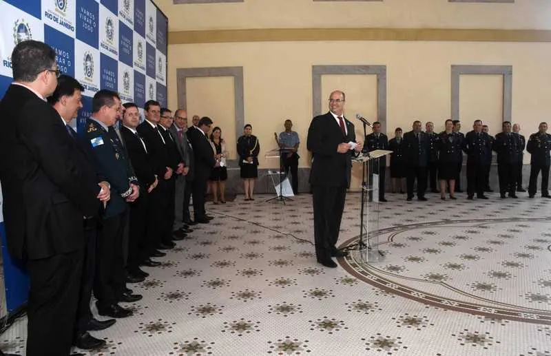  A proposta de Witzel é aumentar esse tempo para seis anos.